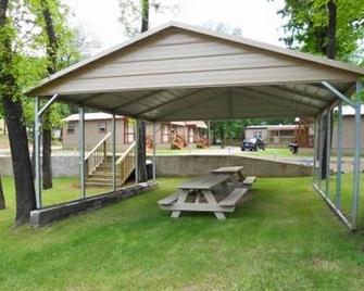 Anglers Hideaway Cabins - Mead - Patio