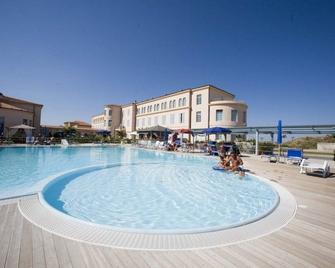 Resort Principi Di Piemonte - Tirrenia - Piscina