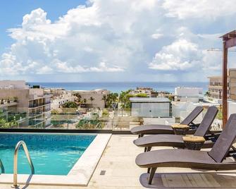 Grand Oceanview Condo with Rooftop Pools - Playa del Carmen - Pool