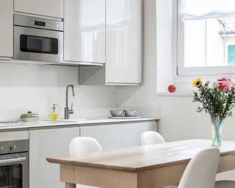 Appartamento Rossini by Holiday Solutions - Como - Kitchen