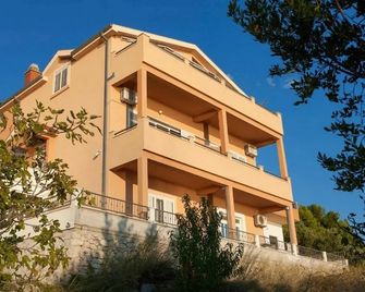 Summerheaven Apartments - Podgora - Edificio