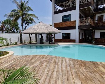 The Hat Trick Hostel - Moalboal - Pool