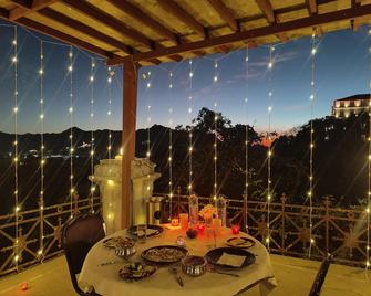 Krishna Niwas - A Heritage House Since 1924 - Mount Abu - Balcón