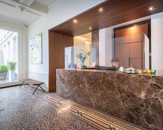 Hotel Messeyne - קורטרייק - דלפק קבלה