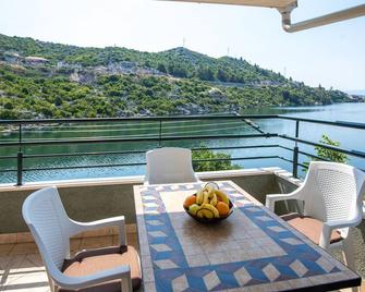 5 Bedroom Stunning Apartment In Ploce - Ploce - Balcony