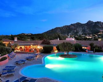 Colonna Country Club - Arzachena - Zwembad