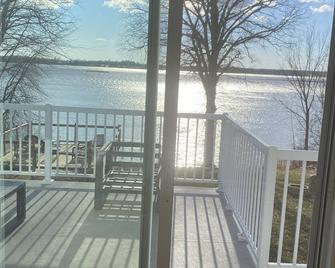 Le Rendez-Vous / tourist city in the countryside - Papineauville - Balcony