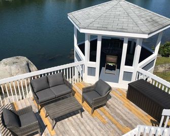 Cottage Cove Oceanfront Retreat - Head of Jeddore - Patio