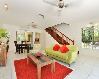 Sea La Villa Port Douglas - Port Douglas - Living room