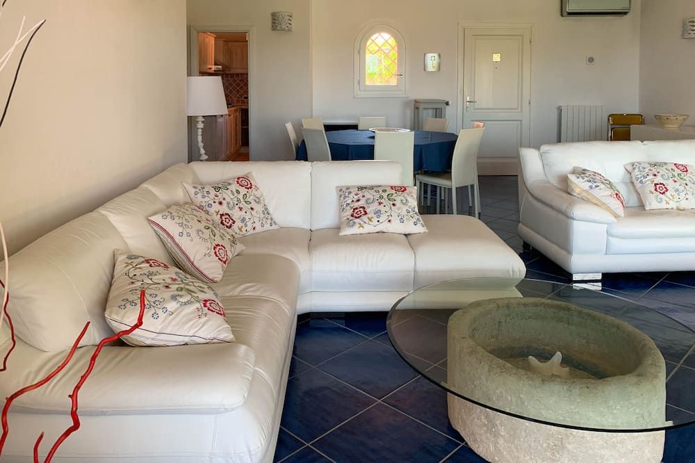 La Perla di Palau - بالاو - غرفة معيشة