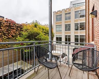 Modern Luxury Loft in Downtown Providence w/Private Garden, Fire Pit & BBQ Grill - Providence - Balcone
