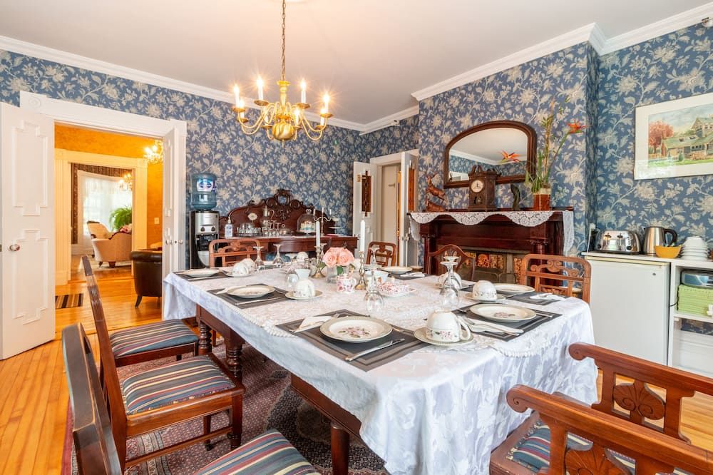 The Dawson House Bed & Breakfast - שרלוטאון - חדר אוכל