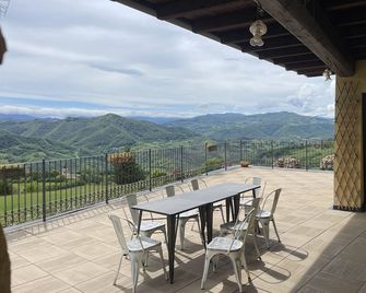 Villa Cavalieri In Vedriano - Canossa - Balcony