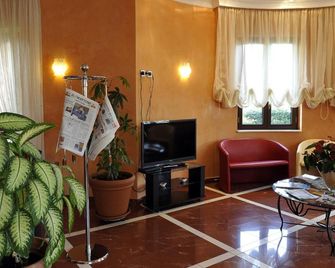 Gullo Hotel - Curinga - Vestíbul