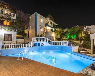 Hermes Korifi Suites - Piskopiano - Pool