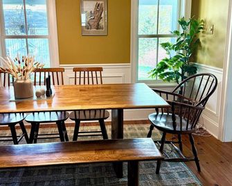 Modern Catskills Farmhouse w/ Private Ponds & Views on 120+ acres, WiFi, AC - Delhi - Dining room