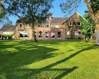 Three Farthings Bed & Breakfast, a quiet and peaceful countryside location. - Driffield - Building