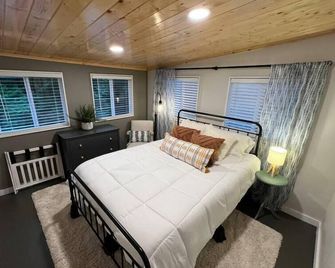 100 mile view, 2.5 miles to downtown Blowing Rock. - Lenoir - Bedroom