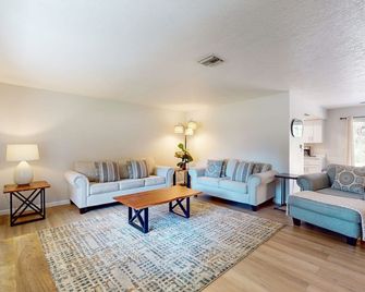 Alta Vista Respite - Sarasota - Living room