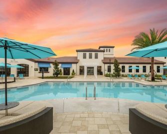 Townhome w/Private Pool & FREE on-site Water Park! - Kissimmee - Piscina