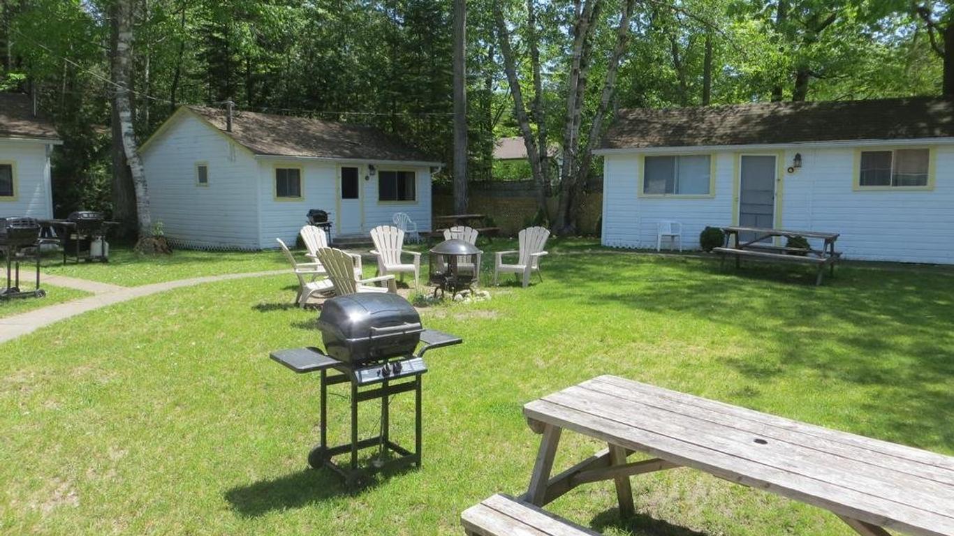 Woodland Cedars Family Cottage Resort