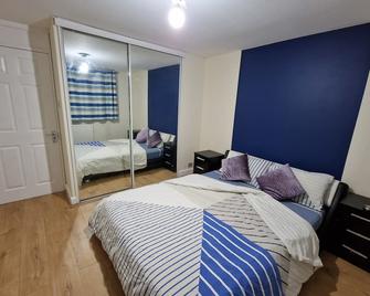 Snoozeden Chalvey - Free Parking, Near M4 J6 - Slough - Bedroom