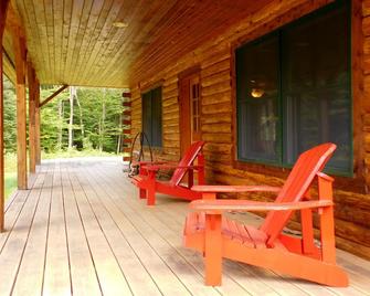 Log Cabin - One Mile From Jay Peak Resort - Jay - Patio