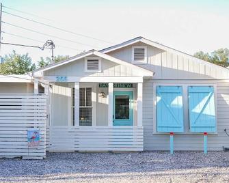 Lost At Sea - Bay Saint Louis - Building