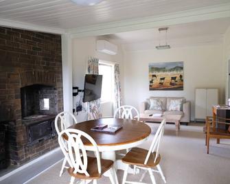 Twodogfolly - Armidale - Dining room