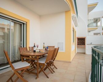 Villa Ria Rose, Alto da Ria 23 - jacuzzi and beach - Πορτιμάο - Μπαλκόνι