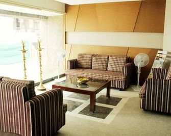 Hotel Chentoor - Madurai - Living room