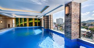 Thanh Lich Royal Boutique Hotel - Huế - Bể bơi