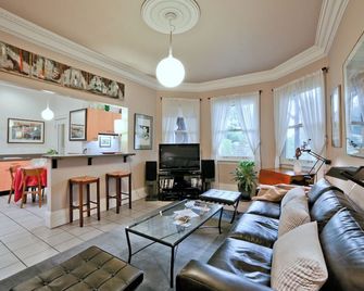 Luxurious Top-Rated Nopa Home Garage Wifi Garden Central Great Rate - سان فرانسسكو - غرفة معيشة