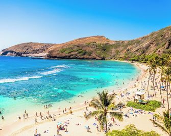 Partial Ocean View Condo with 2 Beds and Parking - Honolulu - Strand