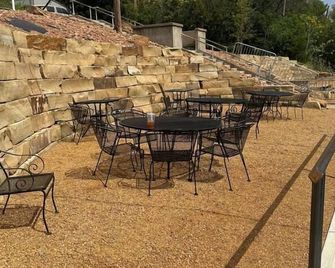 The Cross Bell Downtown 201 - Pawhuska - Patio