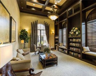 Paradise Meets Privacy With Amazing Water View & Heated Pool - North Port - Lounge