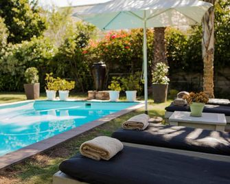 Elianthe Guesthouse - סוולנדאם - בריכה