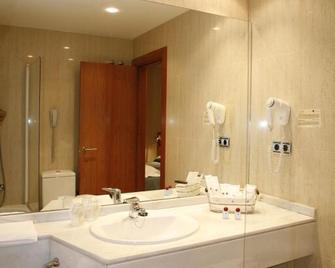 Hotel Mieres del Camino - Mieres - Bathroom