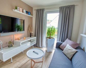 Apartment Flintstone in Staphel / Sassnitz / Rügen / Baltic Sea / pet possible - Sassnitz - Huiskamer