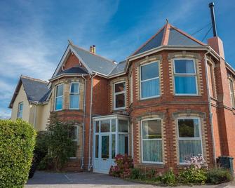 Clarendon - Newton Abbot - Будівля