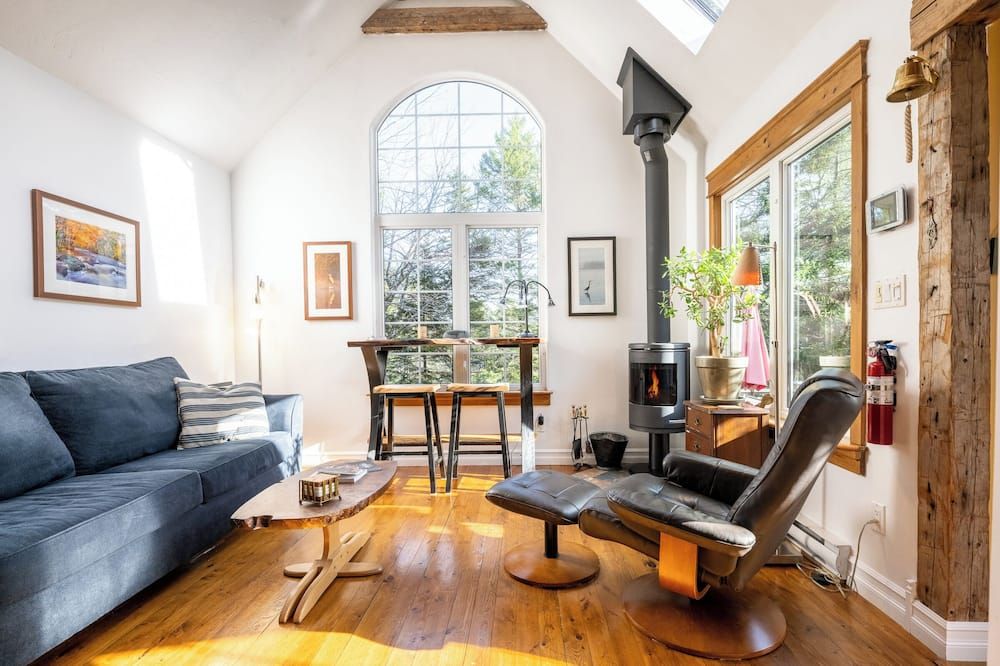 A Quiet Riverside Cottage with 2 Fireplaces - Bridgewater - Wohnzimmer