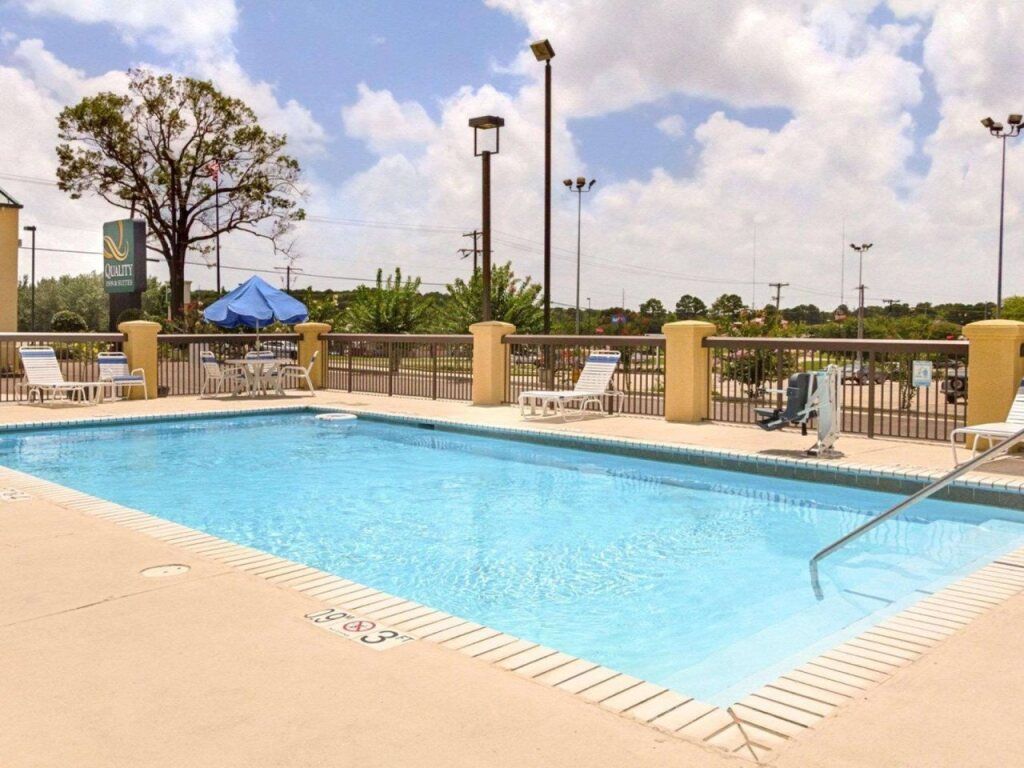 Motel 6 Jackson, Ms - Southwest - ג'קסון - בריכה