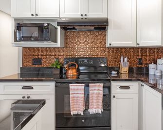 Stylish Uptown Butte Condo - 632 - Butte - Cuisine