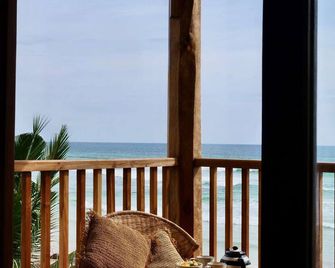 Coast 67 Boutique Hotel - Ahangama - Balcony