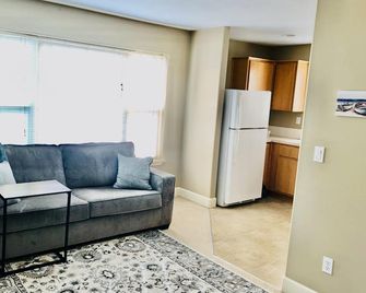Private, comfy and cozy apartment in family neighborhood - Oregon City - Living room