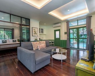 Blu Monkey Pooltara Krabi Hotel & Villas Pet Friendly - Krabi - Sala de estar