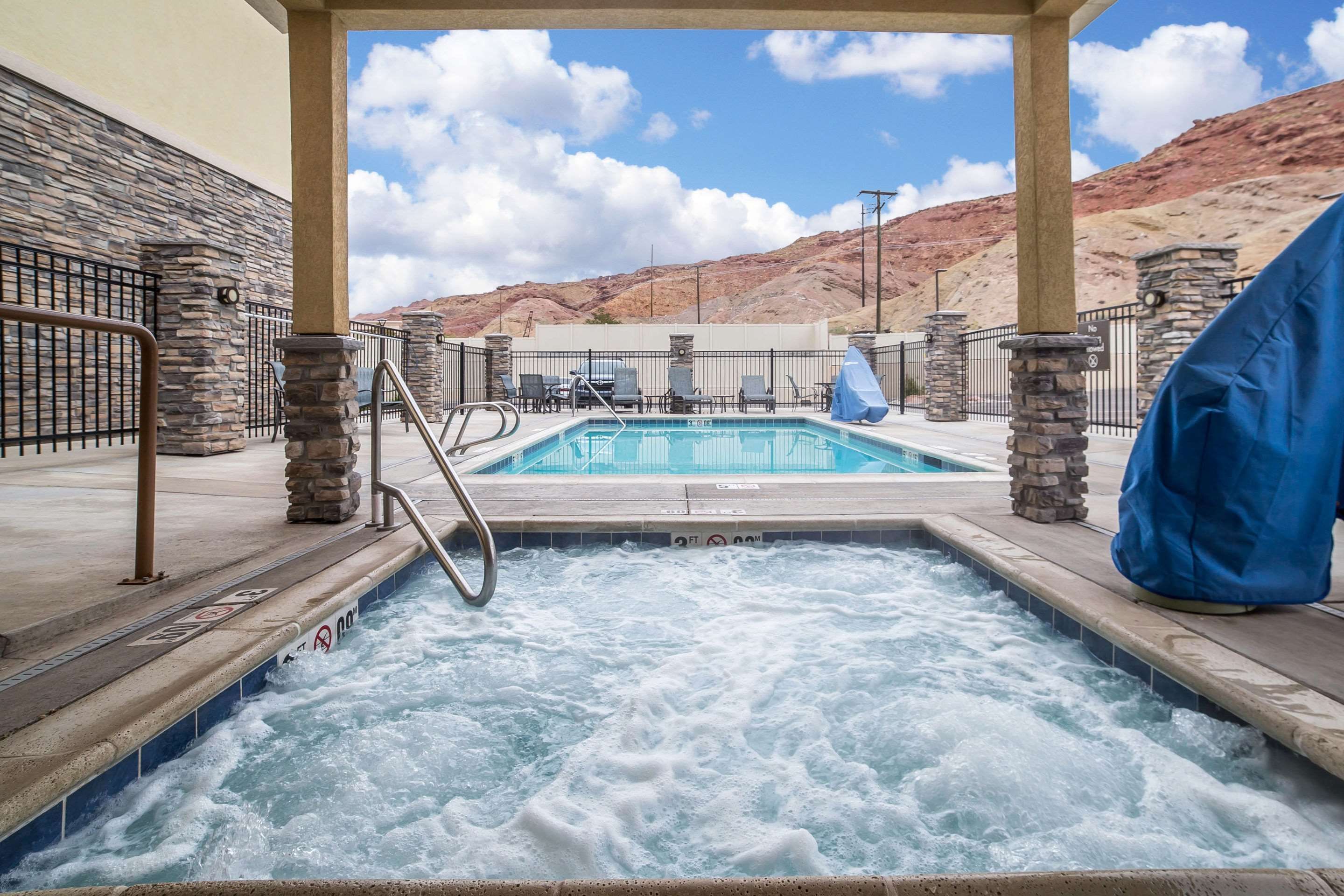 Comfort Suites Moab near Arches National Park - מואב - בריכה