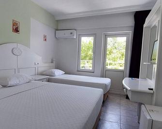 Uk Hotel Kiris - Antalya - Bedroom