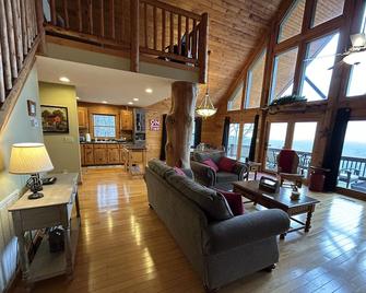 Amazing Log Cabin Off Blue Ridge Parkway With Mountaintop Views Over Mt Airy - Cana - Sala de estar