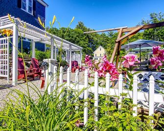 Cottage 12 - 1 Bedroom and 1 Bathroom with Loft - Wolfeboro - Patio